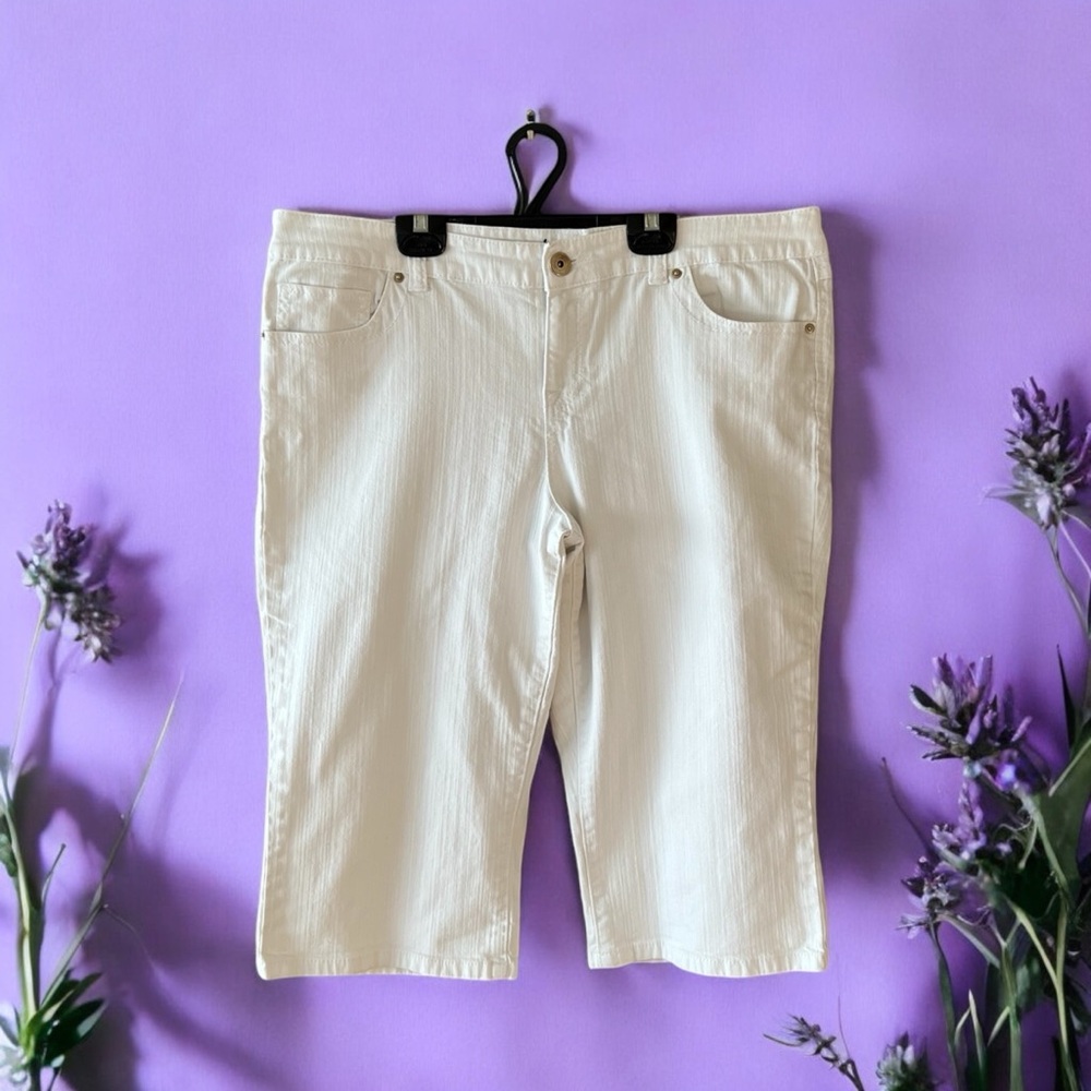 Inc. International Concepts Curvy Fit White Denim Capris